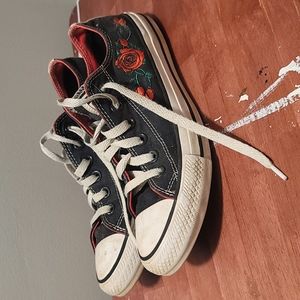 Converse All Star Low Top Rose Embroidered Women's SZ 8